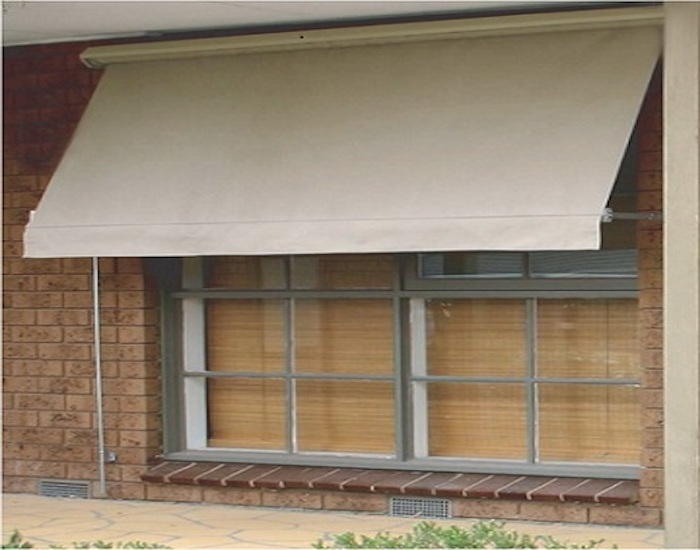 OUTDOOR RETRACTABLE GUIDE AWNING